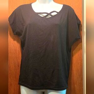 D&K black criss cross neckline comfortable t-shirt szM